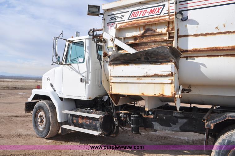 image for item G7152 1991 Autocar feed truck