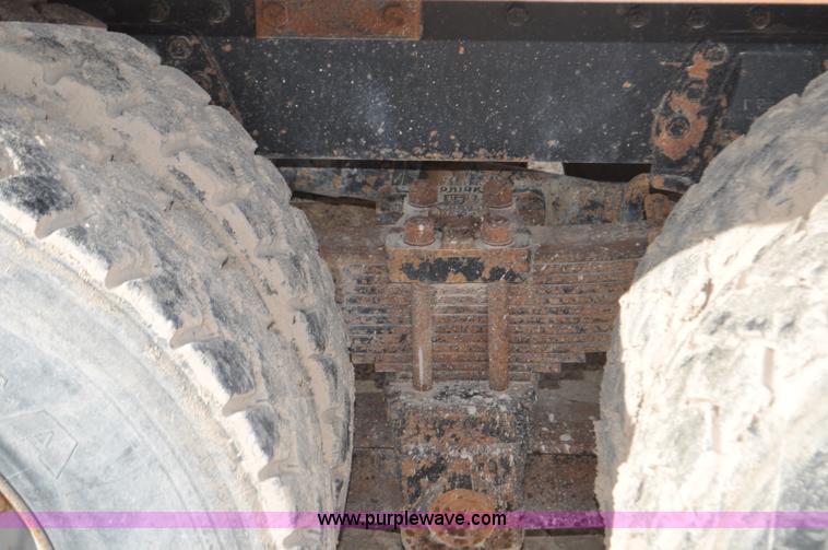 image for item G7152 1991 Autocar feed truck