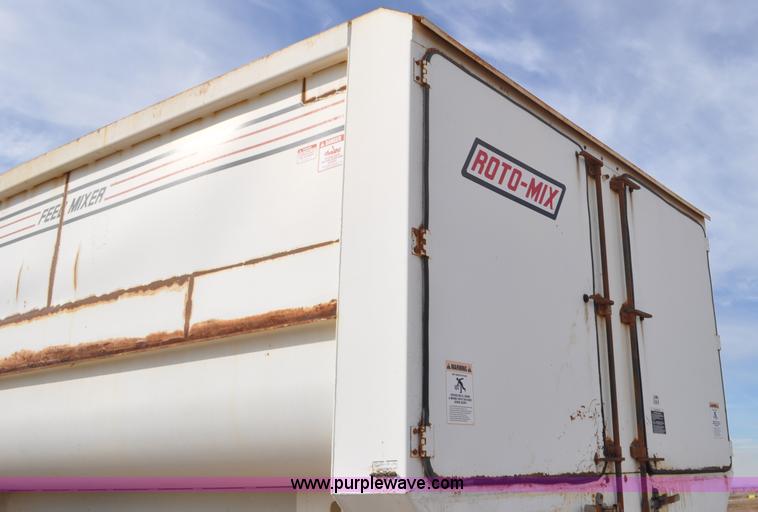 image for item G7152 1991 Autocar feed truck