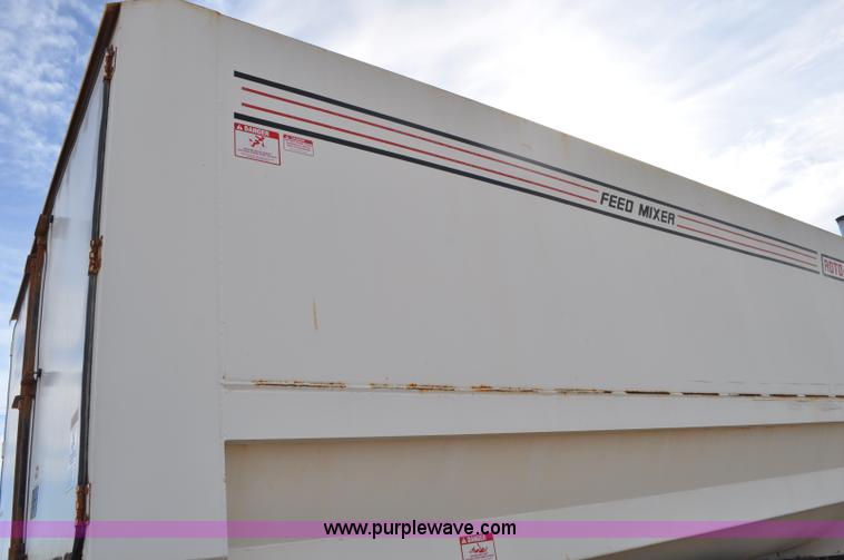 image for item G7152 1991 Autocar feed truck