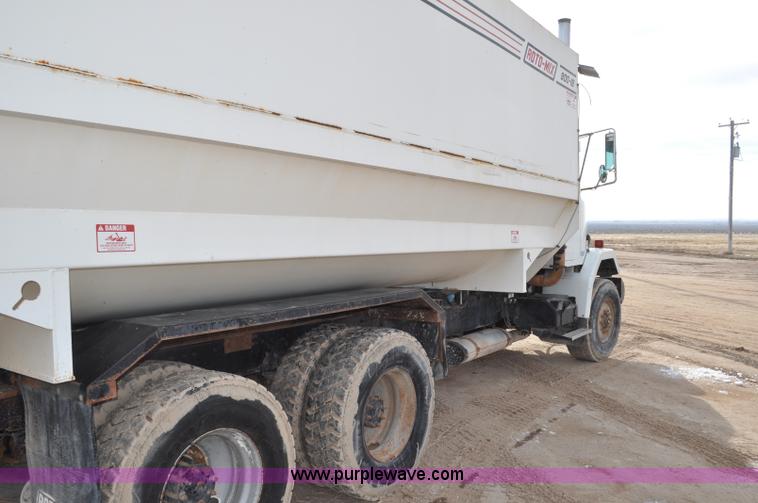 image for item G7152 1991 Autocar feed truck