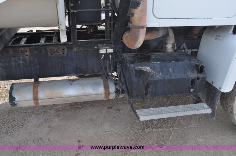 image for item G7152 1991 Autocar feed truck