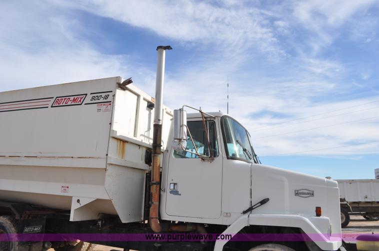 image for item G7152 1991 Autocar feed truck