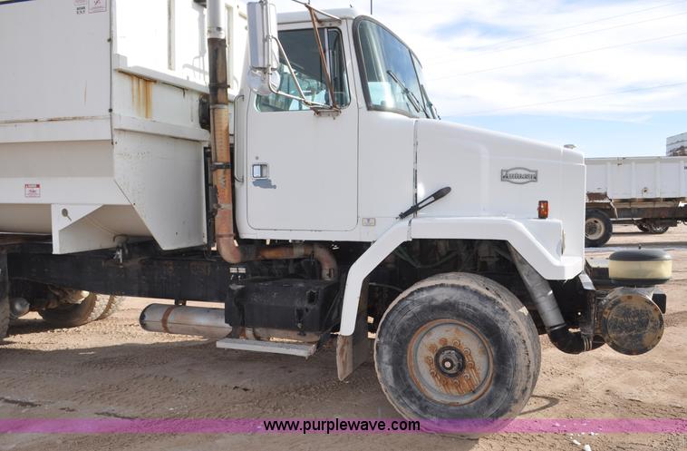 image for item G7152 1991 Autocar feed truck