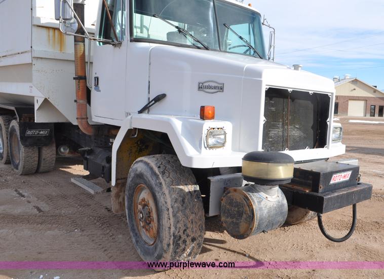 image for item G7152 1991 Autocar feed truck