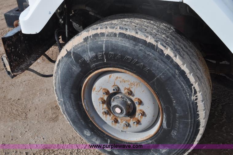 image for item G7152 1991 Autocar feed truck