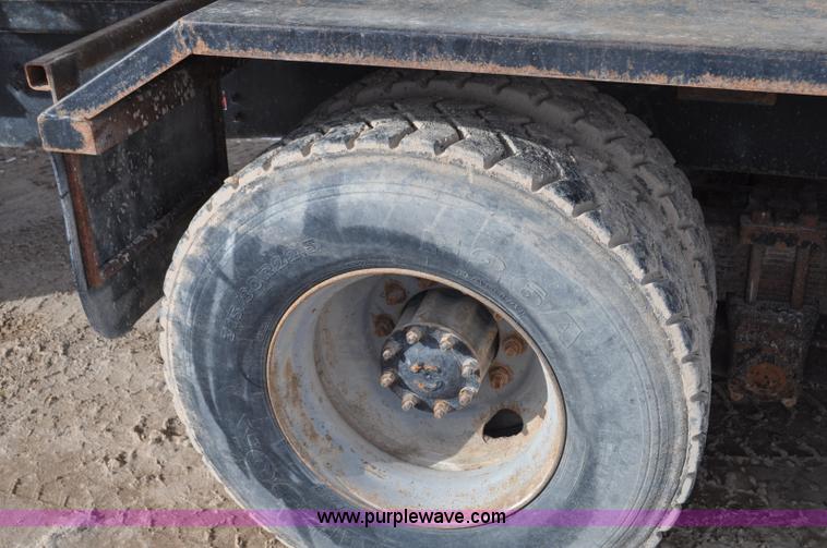 image for item G7152 1991 Autocar feed truck