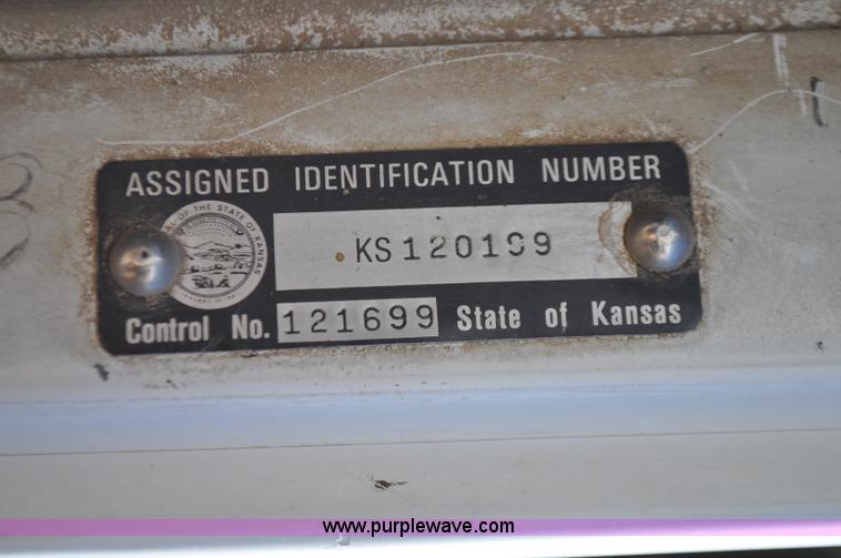 image for item G7152 1991 Autocar feed truck