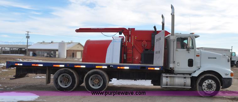 image for item G7153 1994 International 9200 flatbed truck