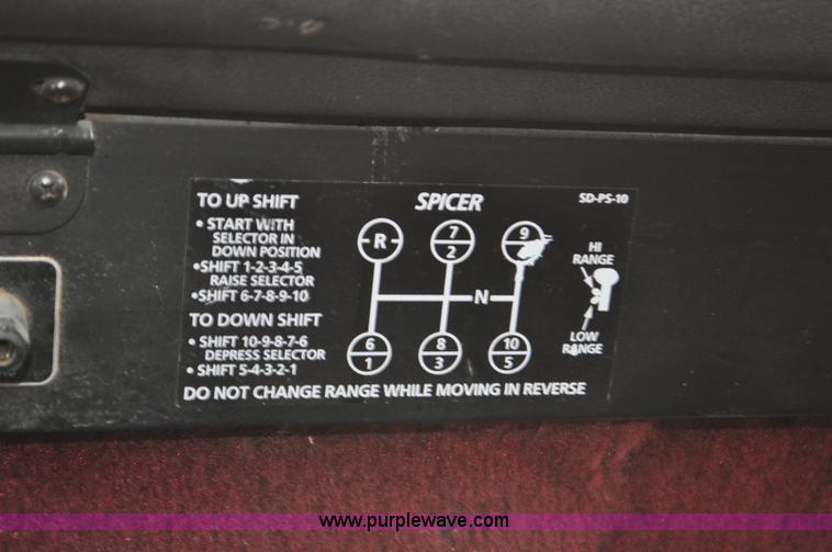 image for item G7153 1994 International 9200 flatbed truck