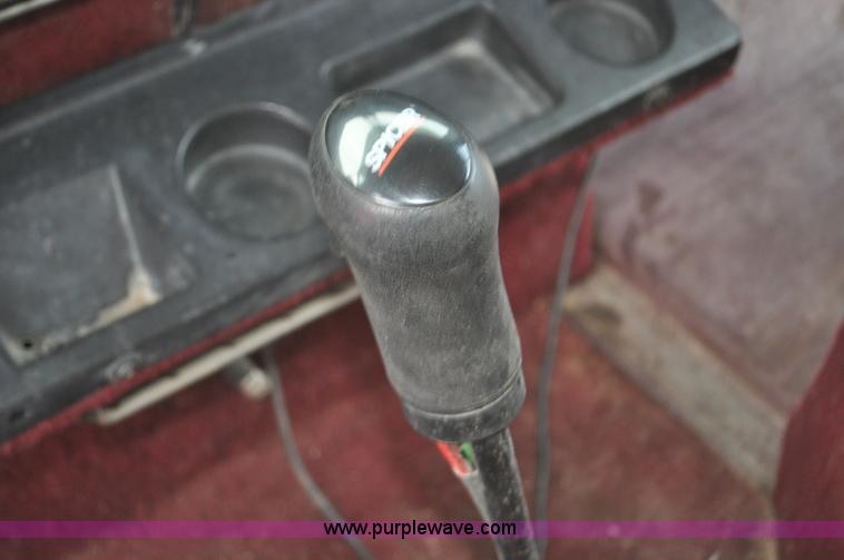 image for item G7153 1994 International 9200 flatbed truck