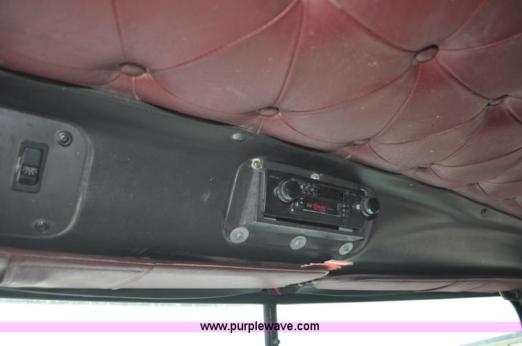 image for item G7153 1994 International 9200 flatbed truck