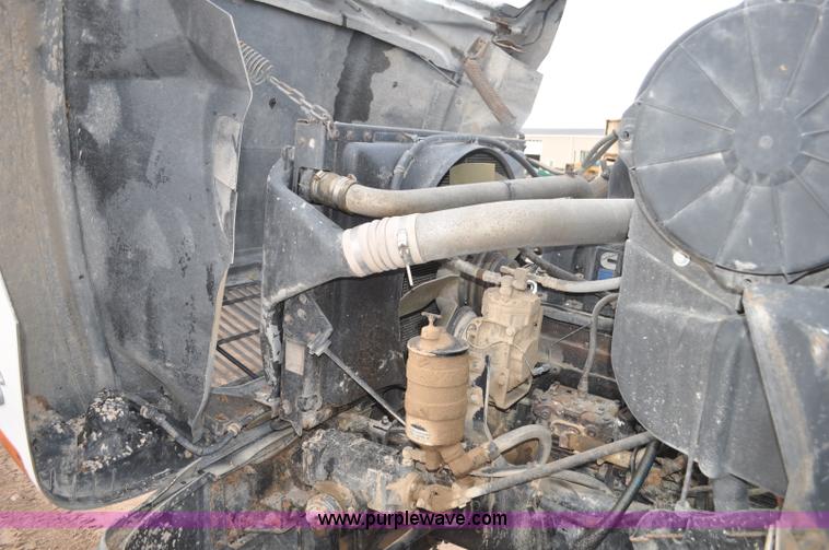 image for item G7153 1994 International 9200 flatbed truck