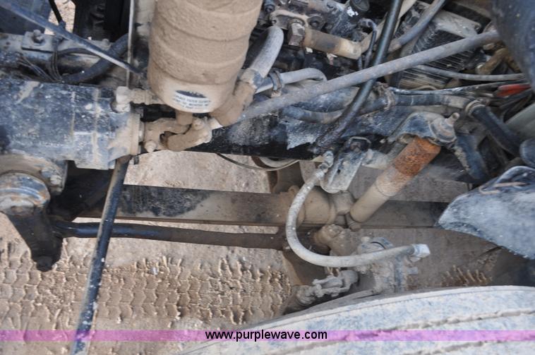 image for item G7153 1994 International 9200 flatbed truck