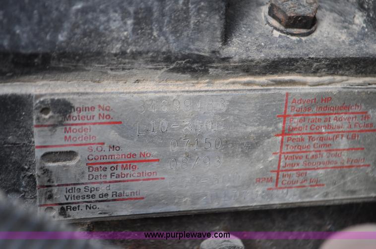 image for item G7153 1994 International 9200 flatbed truck