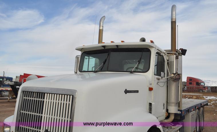 image for item G7153 1994 International 9200 flatbed truck