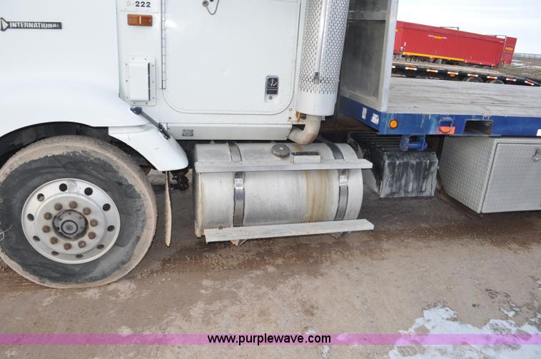 image for item G7153 1994 International 9200 flatbed truck