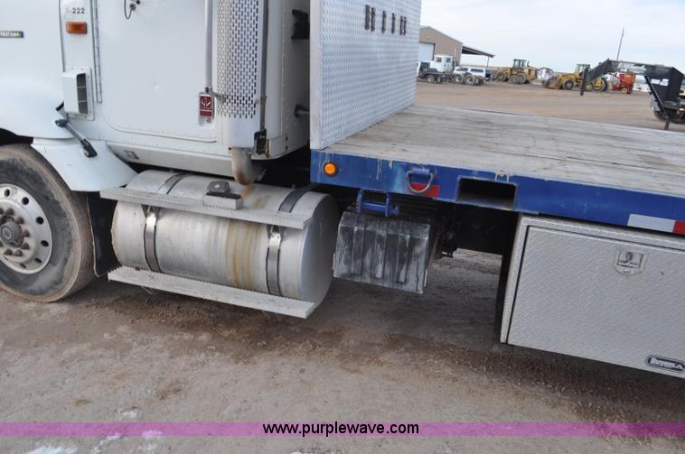 image for item G7153 1994 International 9200 flatbed truck