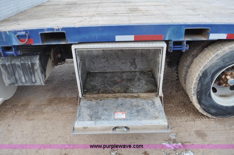 image for item G7153 1994 International 9200 flatbed truck