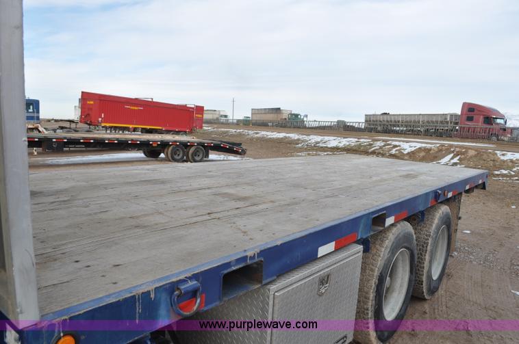 image for item G7153 1994 International 9200 flatbed truck