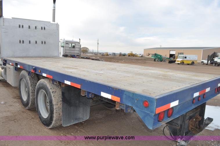 image for item G7153 1994 International 9200 flatbed truck
