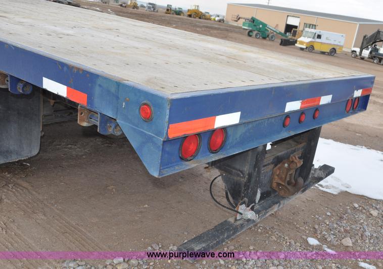 image for item G7153 1994 International 9200 flatbed truck