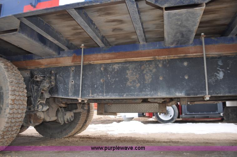 image for item G7153 1994 International 9200 flatbed truck