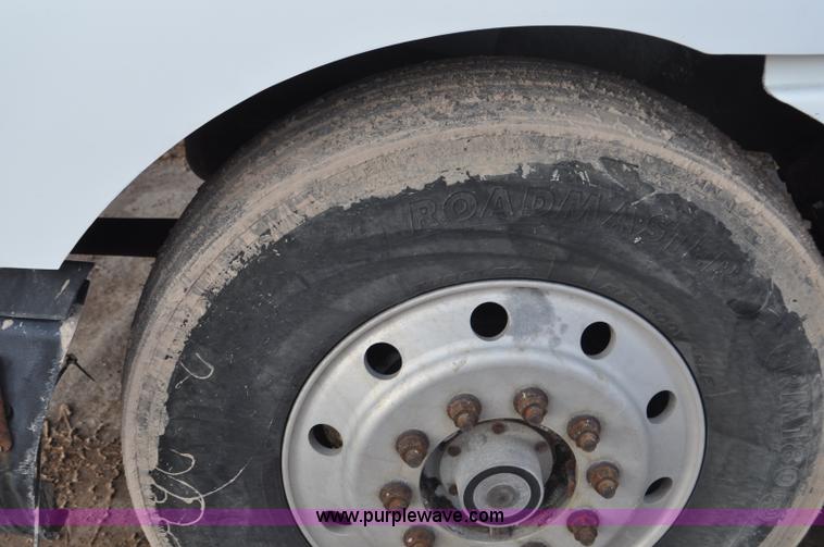 image for item G7153 1994 International 9200 flatbed truck