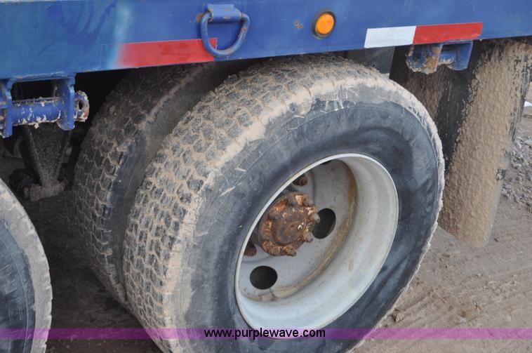 image for item G7153 1994 International 9200 flatbed truck