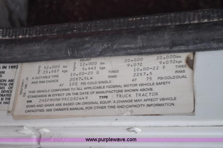 image for item G7153 1994 International 9200 flatbed truck