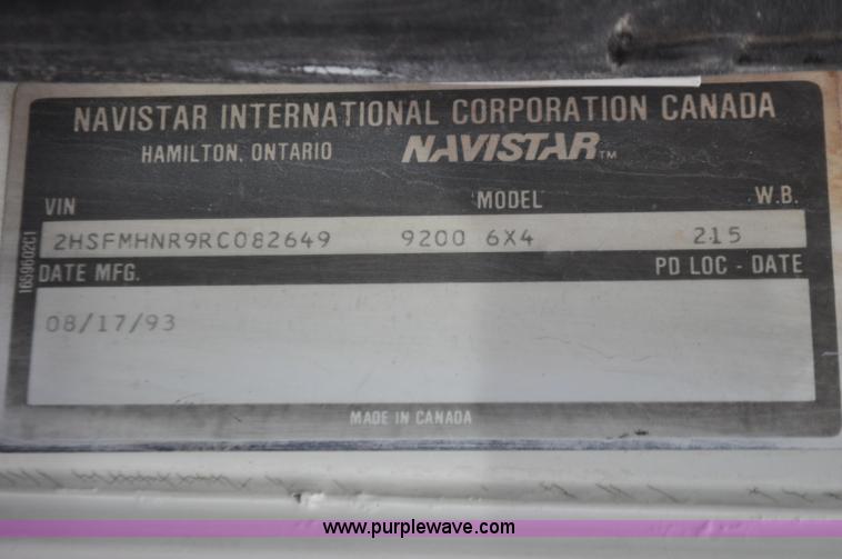 image for item G7153 1994 International 9200 flatbed truck