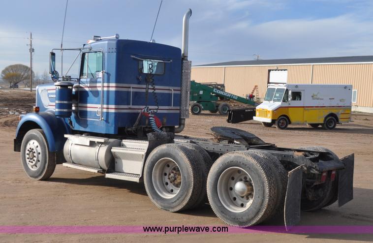 image for item G7157 1990 Kenworth W900 semi truck