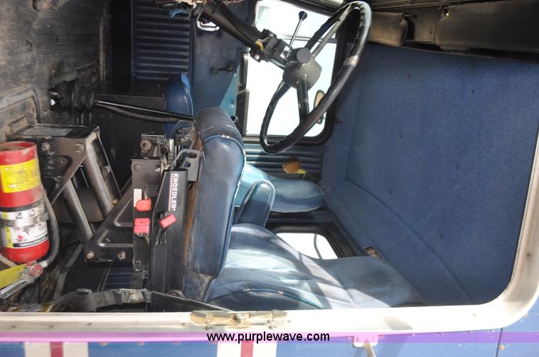 image for item G7157 1990 Kenworth W900 semi truck