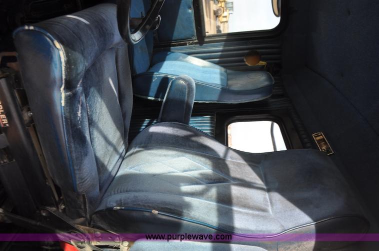 image for item G7157 1990 Kenworth W900 semi truck