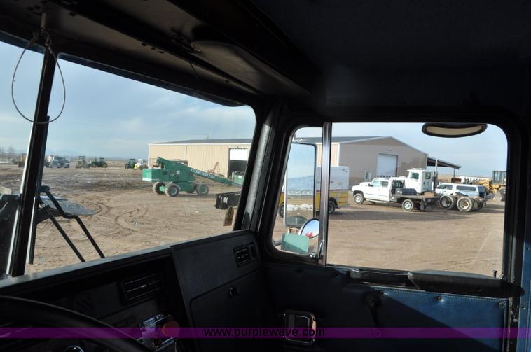 image for item G7157 1990 Kenworth W900 semi truck