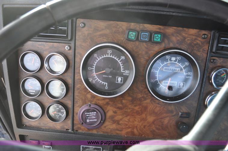 image for item G7157 1990 Kenworth W900 semi truck