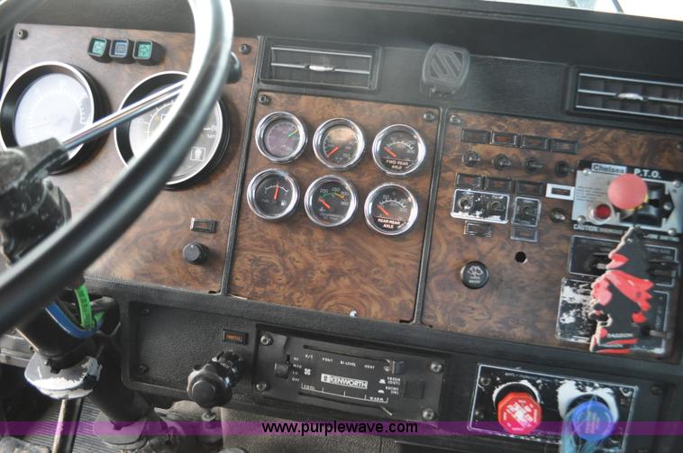 image for item G7157 1990 Kenworth W900 semi truck