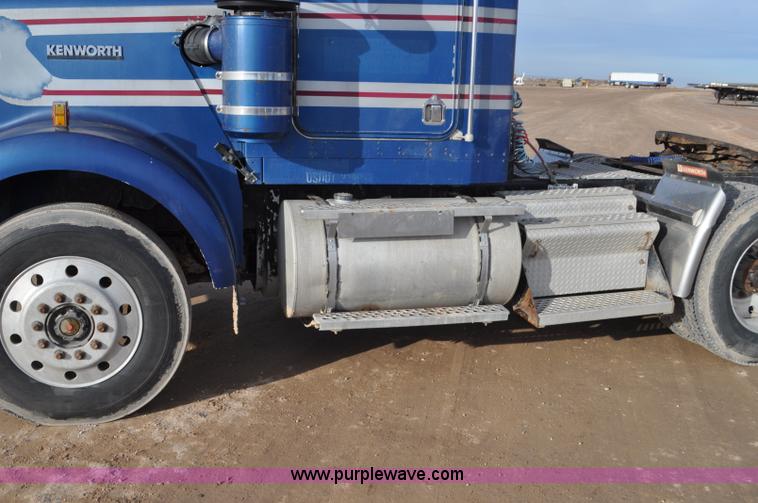 image for item G7157 1990 Kenworth W900 semi truck