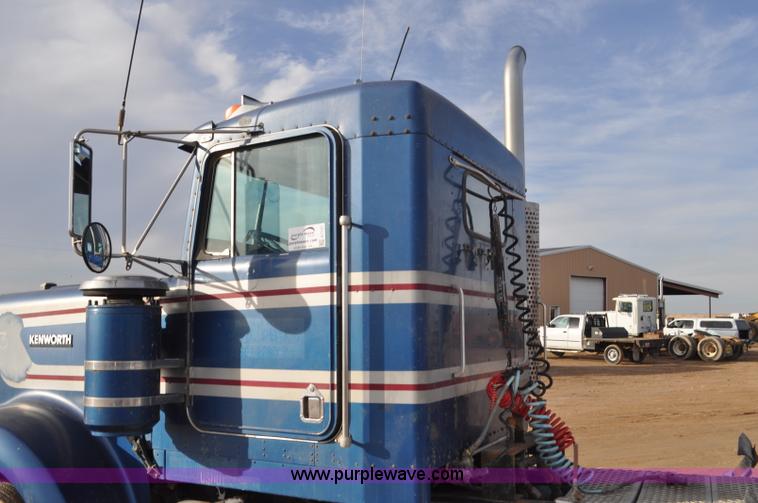 image for item G7157 1990 Kenworth W900 semi truck