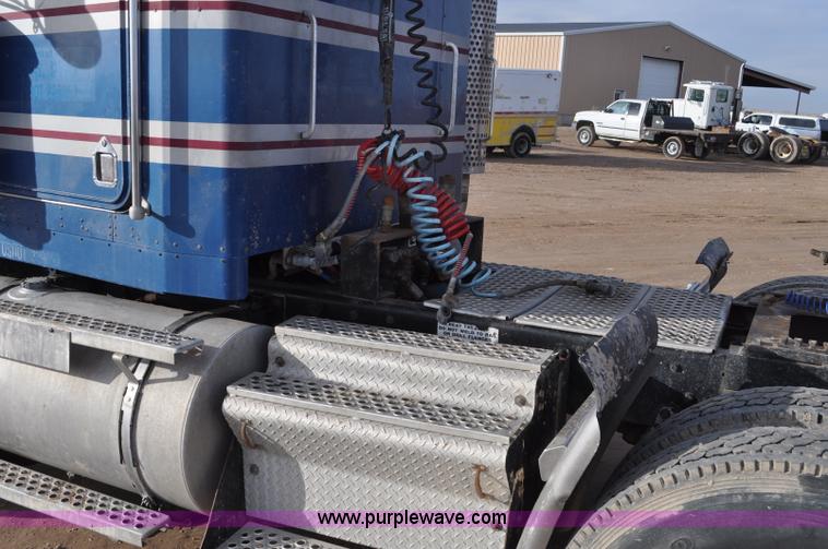 image for item G7157 1990 Kenworth W900 semi truck