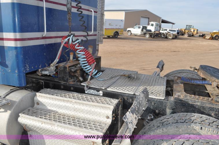 image for item G7157 1990 Kenworth W900 semi truck