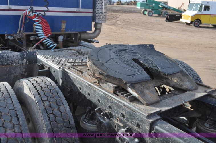 image for item G7157 1990 Kenworth W900 semi truck