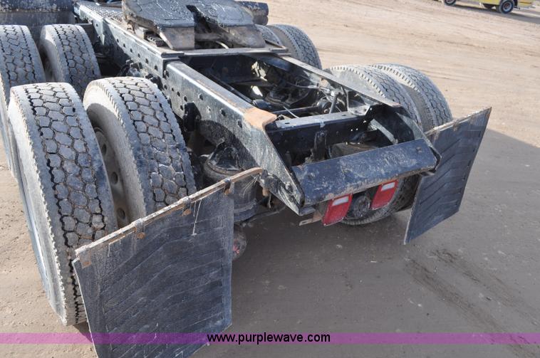 image for item G7157 1990 Kenworth W900 semi truck