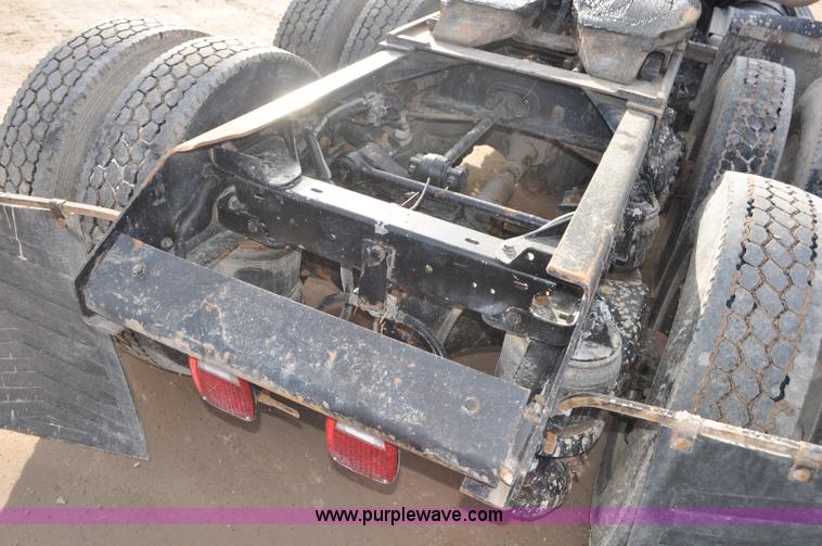 image for item G7157 1990 Kenworth W900 semi truck