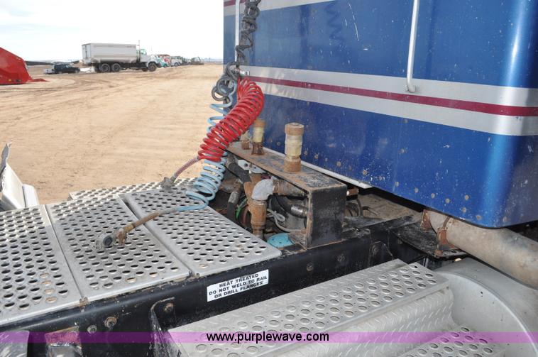 image for item G7157 1990 Kenworth W900 semi truck