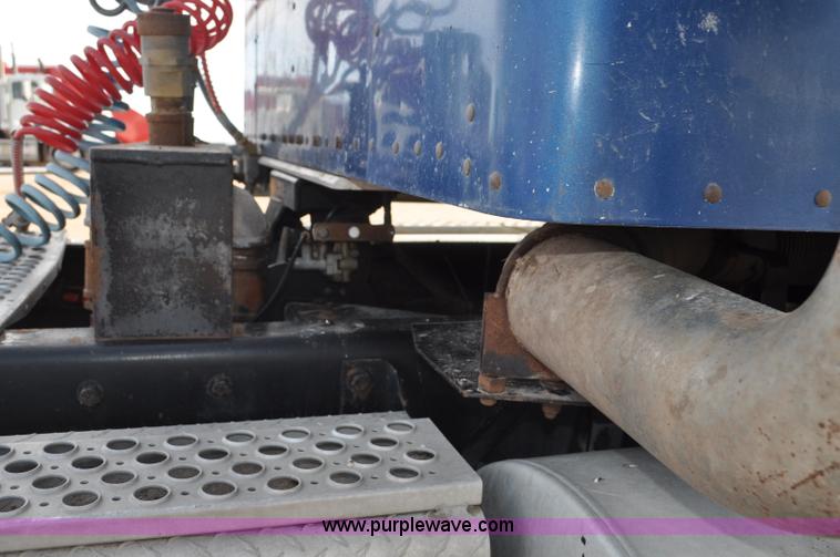 image for item G7157 1990 Kenworth W900 semi truck