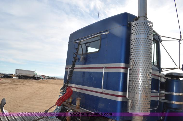 image for item G7157 1990 Kenworth W900 semi truck