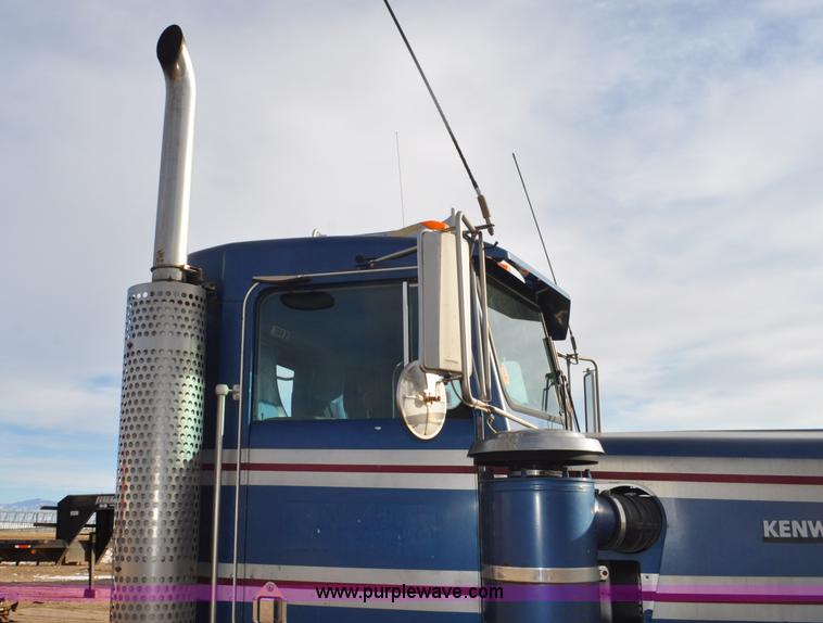 image for item G7157 1990 Kenworth W900 semi truck