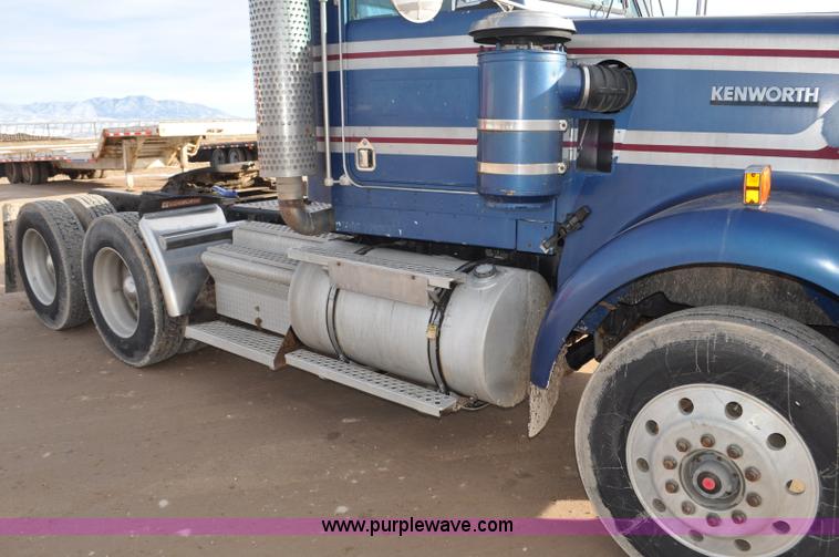 image for item G7157 1990 Kenworth W900 semi truck
