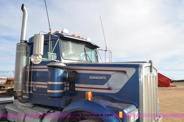 image for item G7157 1990 Kenworth W900 semi truck